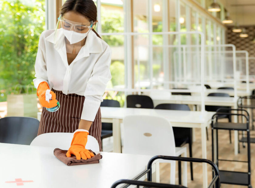 waitress-cleaning-table-new-normal-restaurant-concept-1536×1024
