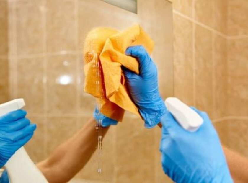 mirror-cleaning-how-to-no-streaks-1307438