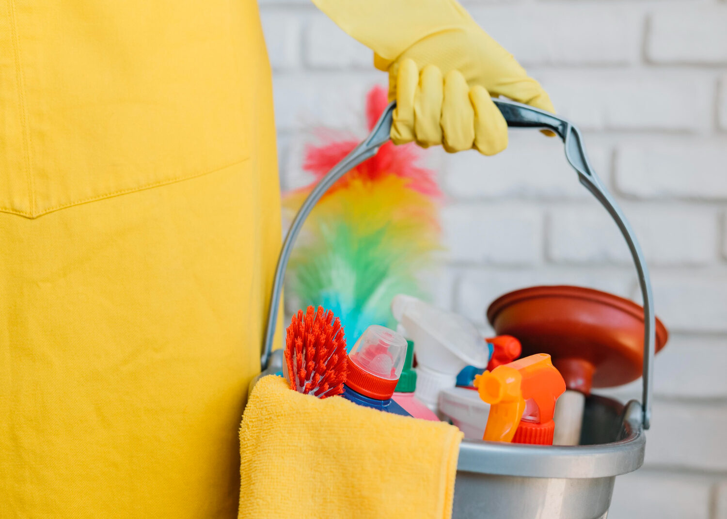 close-up-bucket-with-cleaning-products