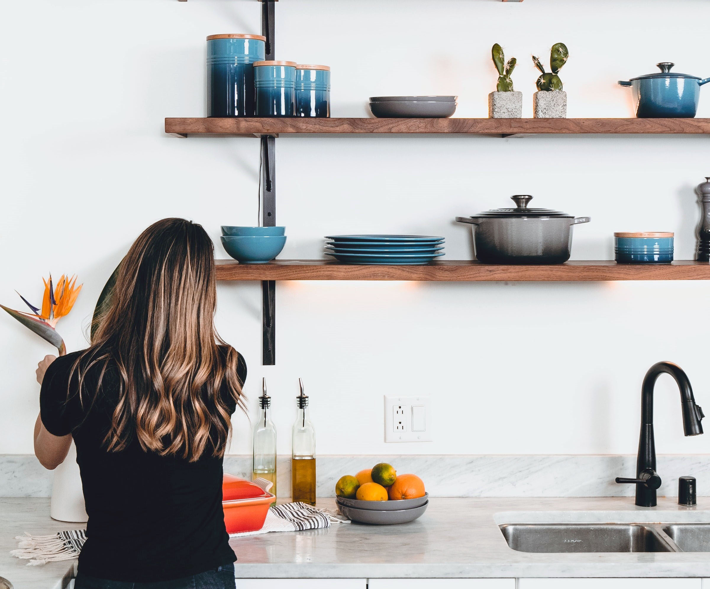 woman cleaning the kitchen
